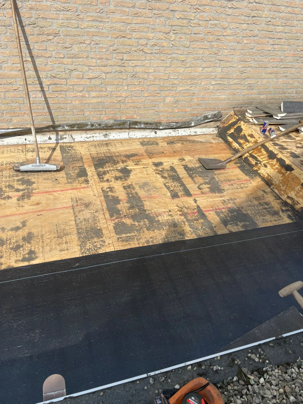 Onderlaag van de dakbedekking bij dakrand en gevelaansluiting